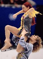 Anissina, Peizerat win ice dance